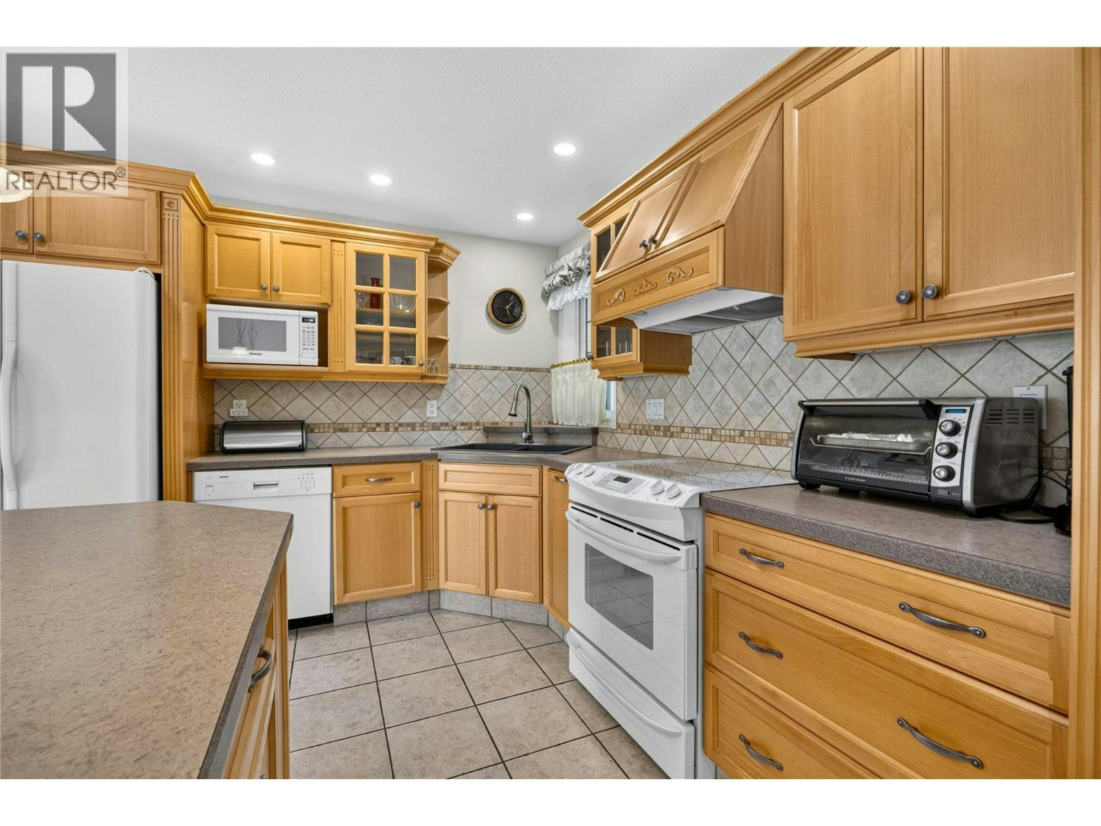 153 Yorkton Avenue, Penticton, BC, V2A 3V3 - 6