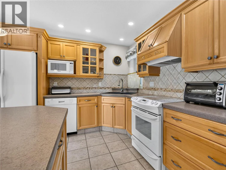 153 Yorkton Avenue, Penticton, BC, V2A 3V3 - 6