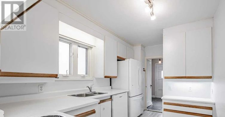323 Rumsey Road, Toronto, ON, M4G 1R6 - 13