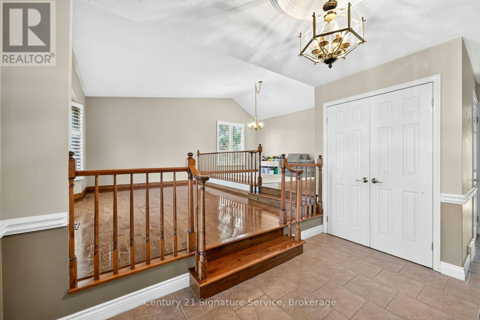 11 Fuller Crescent, Thorold, ON, L2V 4B9 - 4