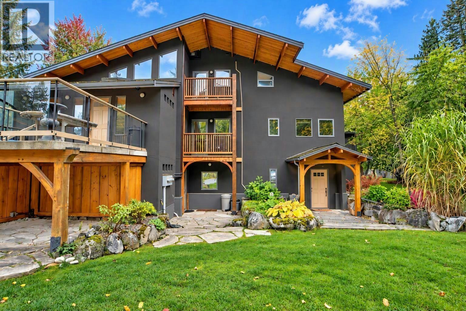 4662 Crescent Road, Nelson, BC, V1L 6N3