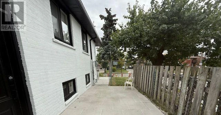 MAIN LEVEL-82 Verobeach Boulevard, Toronto, ON, M9M 1P9 - 25