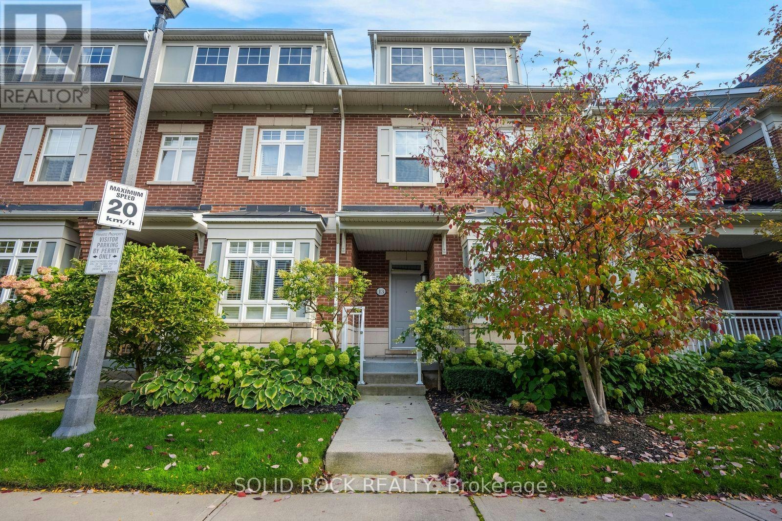 13 Compass Way, Mississauga, ON, L5G 4T8
