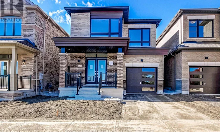 849 Hickory Crescent