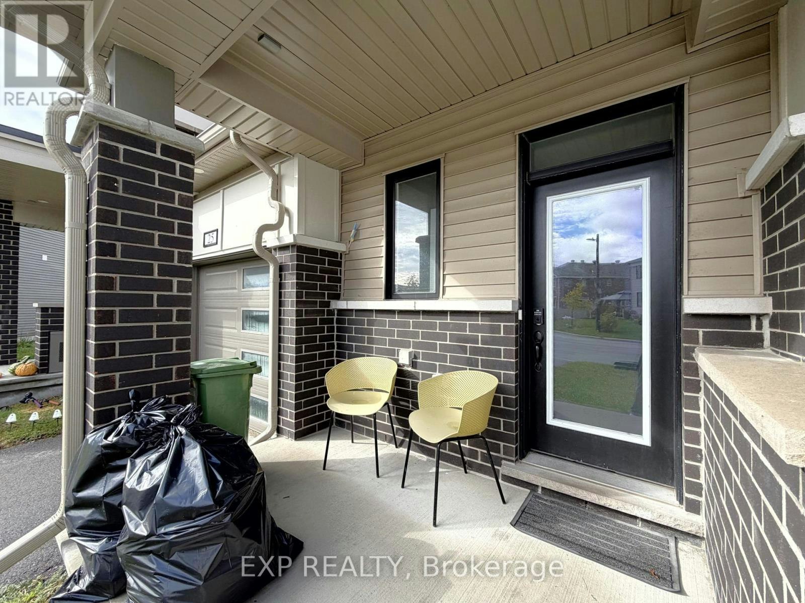 27 Bermondsey Way, Ottawa, ON, K2S 2Y7 - 2