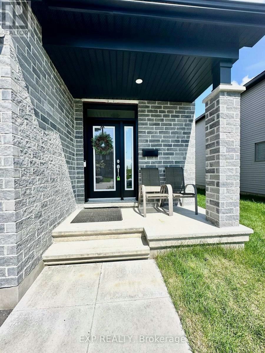 712 Namur Street, Russell, ON, K0A 1W0 - 3