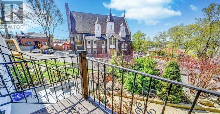 383 Silverthorn Avenue, Toronto, ON, M6M 3H1 - 2