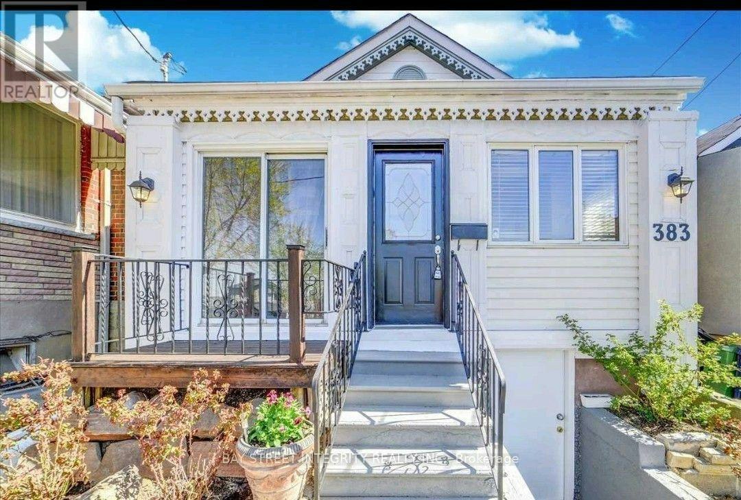 383 Silverthorn Avenue, Toronto, ON, M6M 3H1