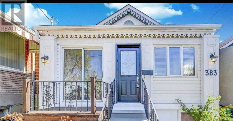 383 Silverthorn Avenue, Toronto, ON, M6M 3H1