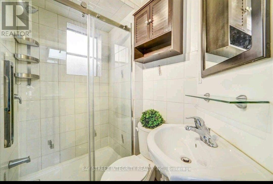383 Silverthorn Avenue, Toronto, ON, M6M 3H1 - 10