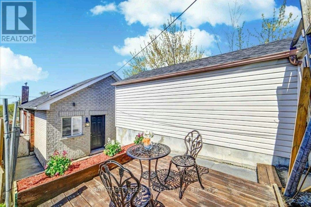 383 Silverthorn Avenue, Toronto, ON, M6M 3H1 - 11