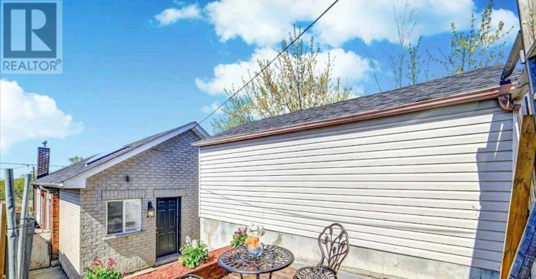 383 Silverthorn Avenue, Toronto, ON, M6M 3H1 - 11