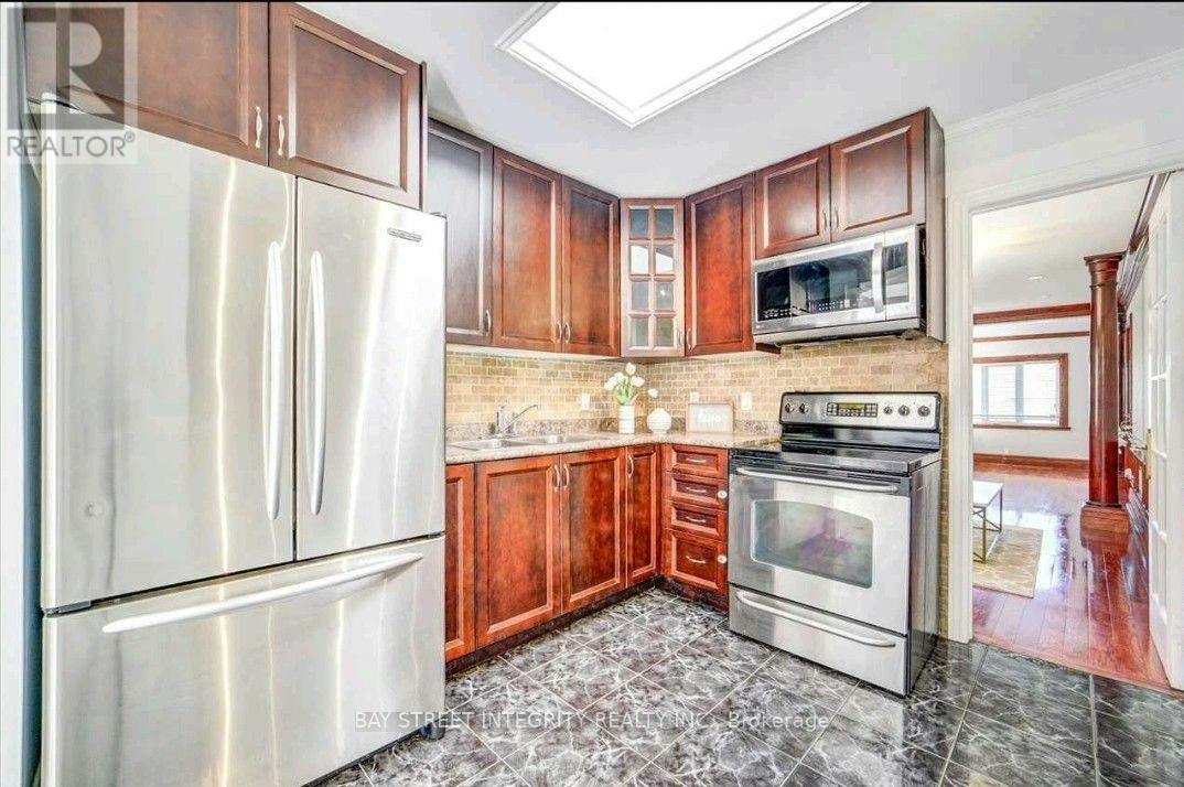 383 Silverthorn Avenue, Toronto, ON, M6M 3H1 - 5