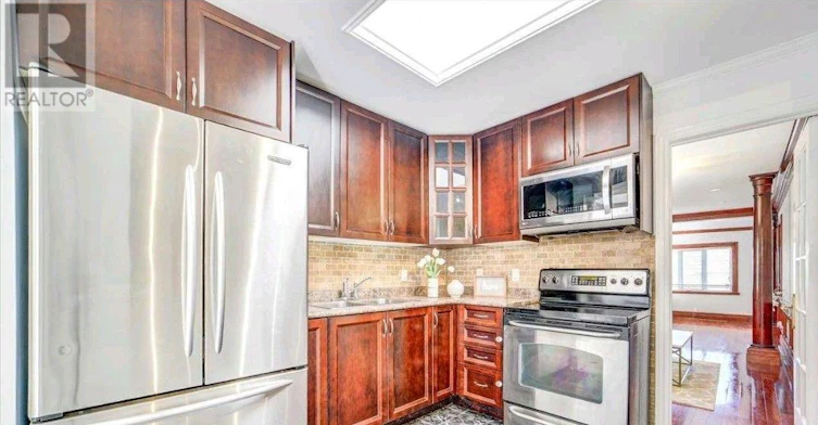 383 Silverthorn Avenue, Toronto, ON, M6M 3H1 - 5