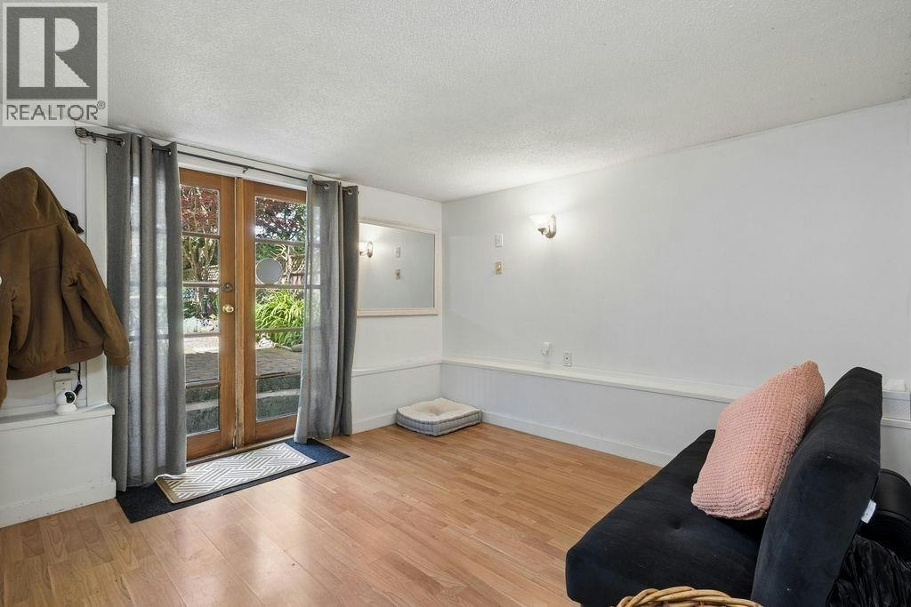 1255 E 23 Avenue, Vancouver, BC, V5V 1Z1 - 2