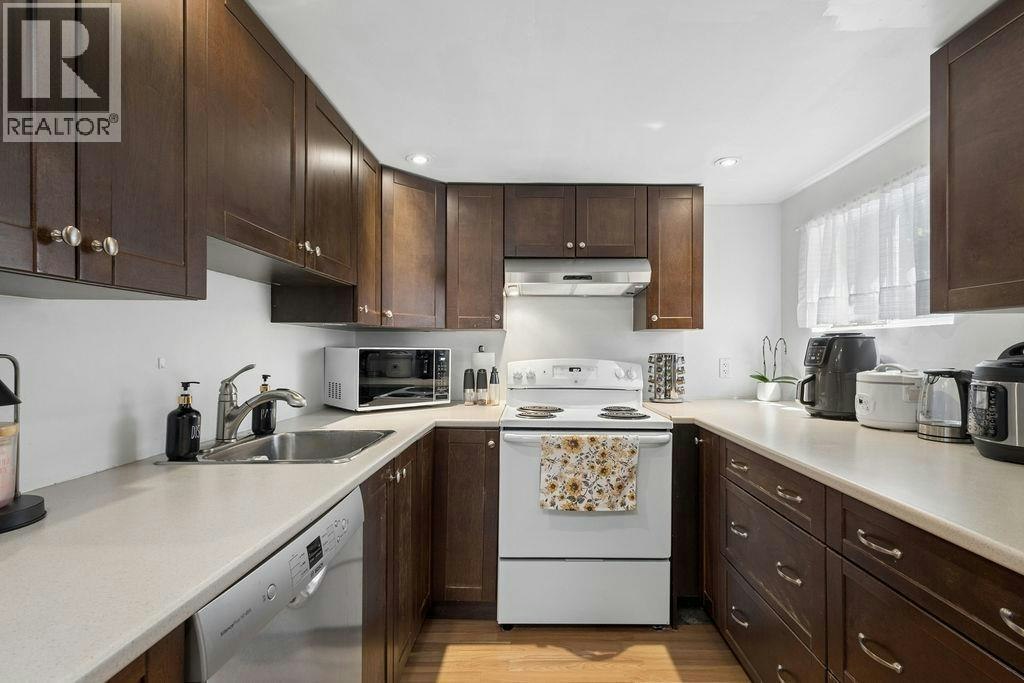 1255 E 23 Avenue, Vancouver, BC, V5V 1Z1 - 4