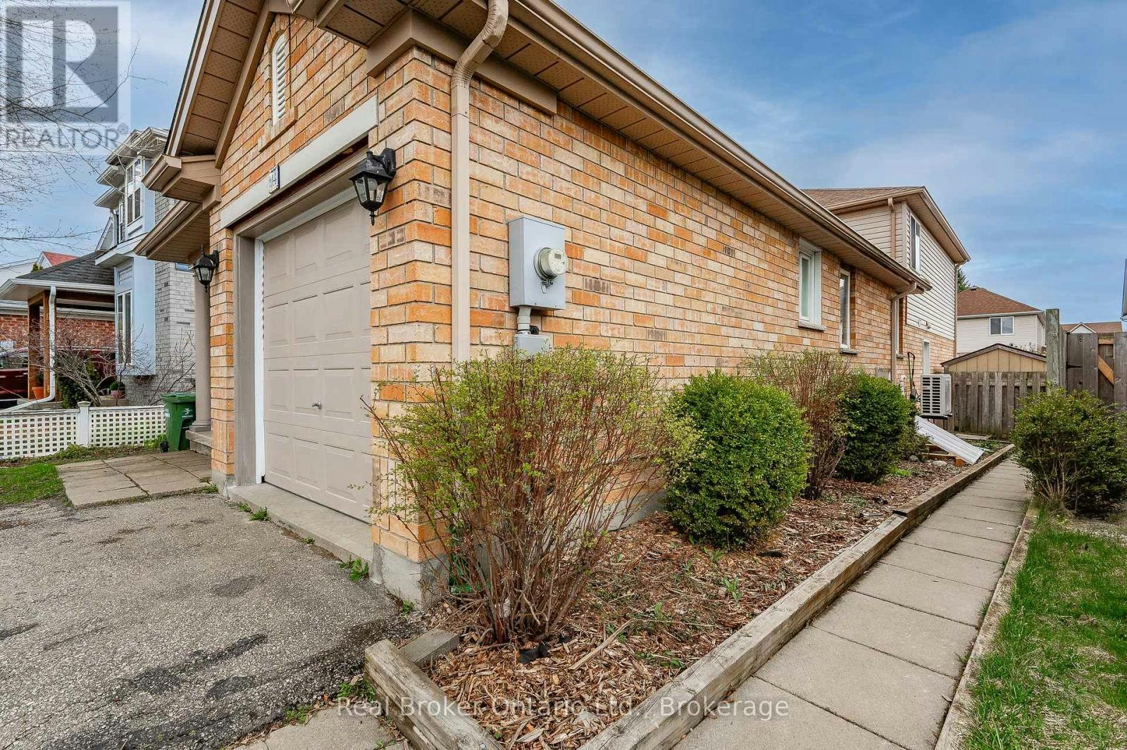 B-14 Southcreek Trail, Guelph, ON, N1G 4Y8 - 2