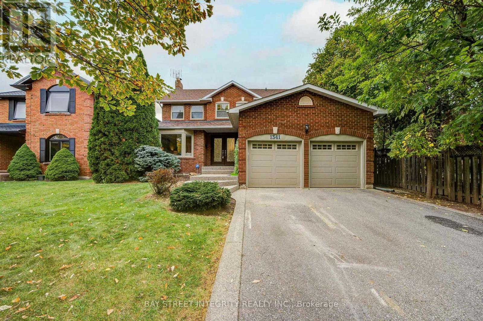 1341 Old English Lane, Oakville, ON, L6M 2P9