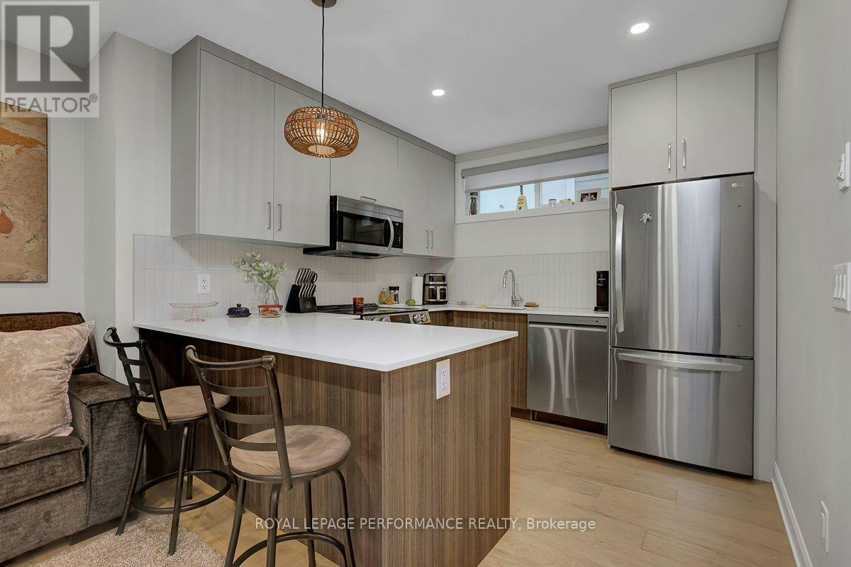D-415 Tweedsmuir Avenue, Ottawa, ON, K1Z 5N6 - 5