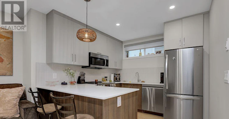 D-415 Tweedsmuir Avenue, Ottawa, ON, K1Z 5N6 - 5