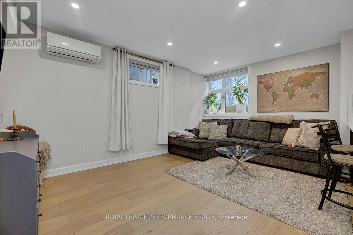 D-415 Tweedsmuir Avenue, Ottawa, ON, K1Z 5N6 - 3