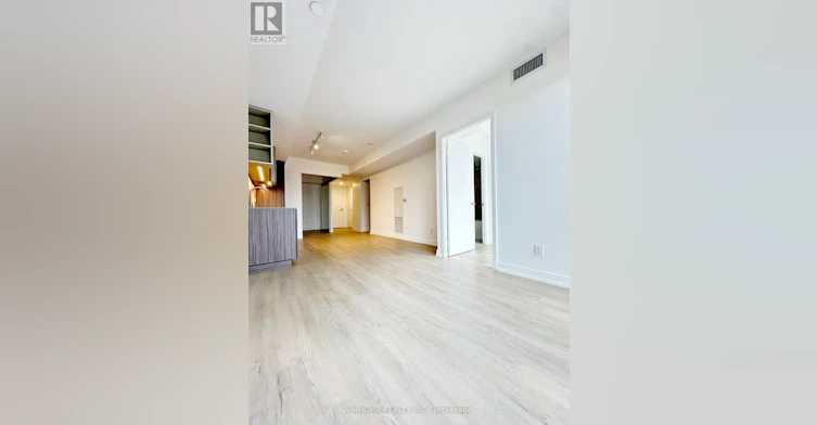 1808-19 Western Battery Road, Toronto, ON, M6K 0E3 - 4