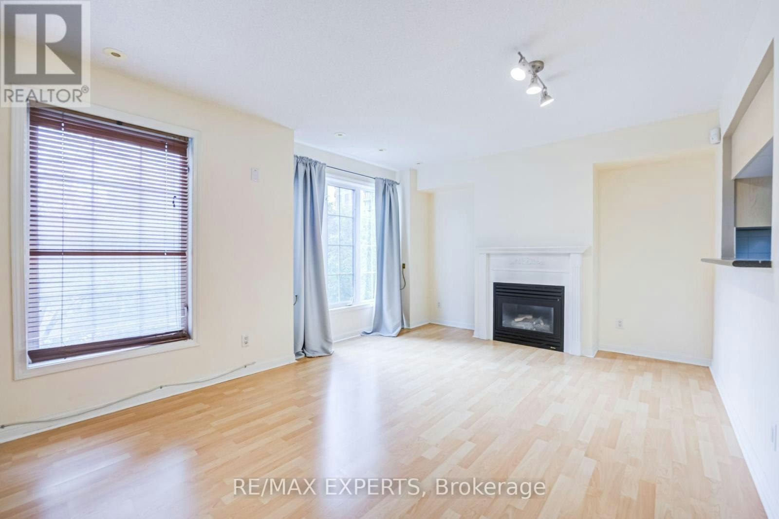 104-3 Everson Drive, Toronto, ON, M2N 7C2 - 3