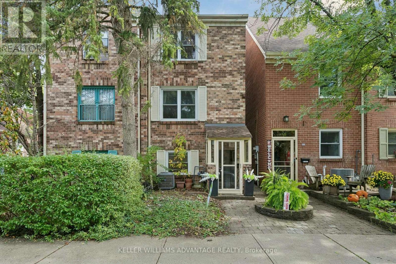 33 Sandstone Lane, Toronto, ON, M4J 4Z8