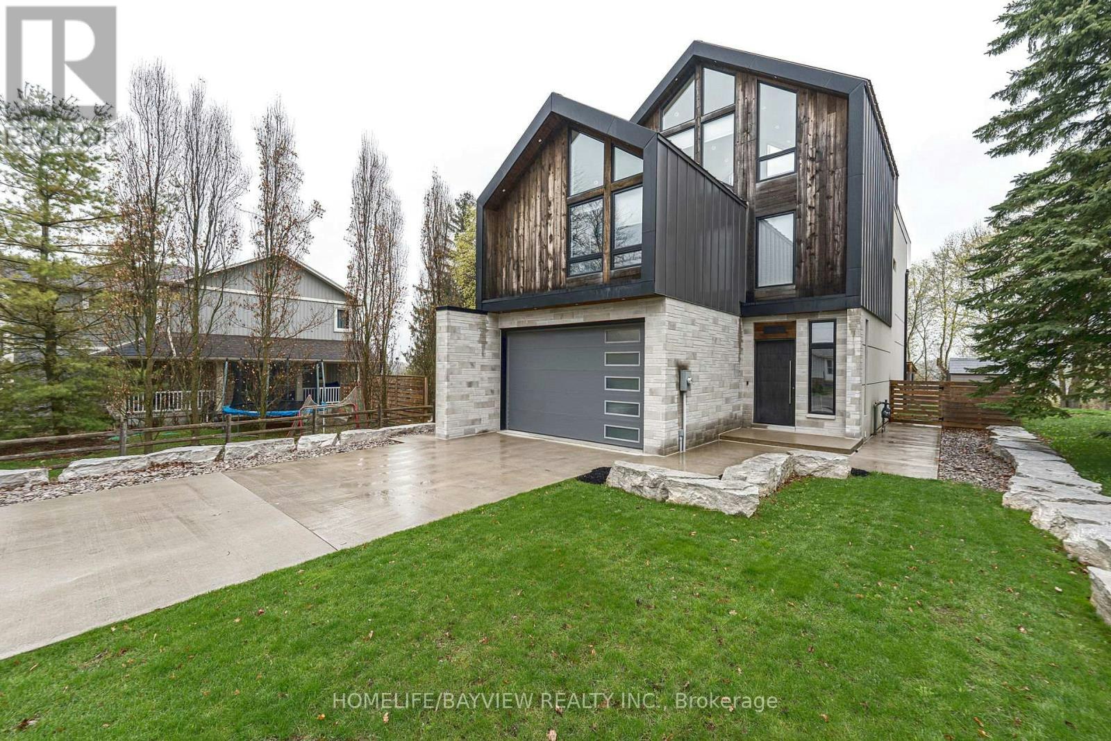 16 Windsor Drive, Whitchurch-Stouffville, ON, L4A 7X3