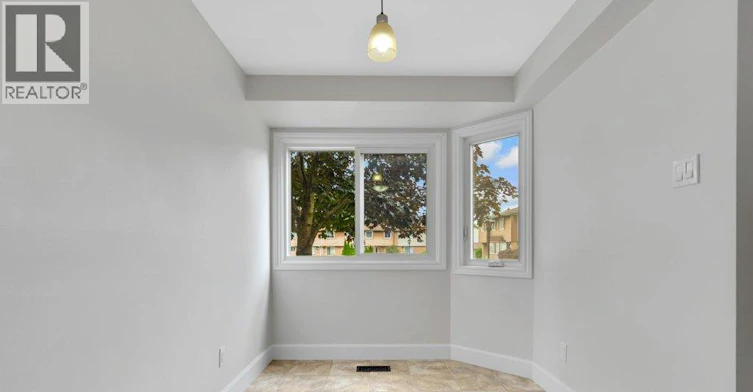 22-700 Erinbrook Drive, Kitchener, ON, N2E 2S7 - 9