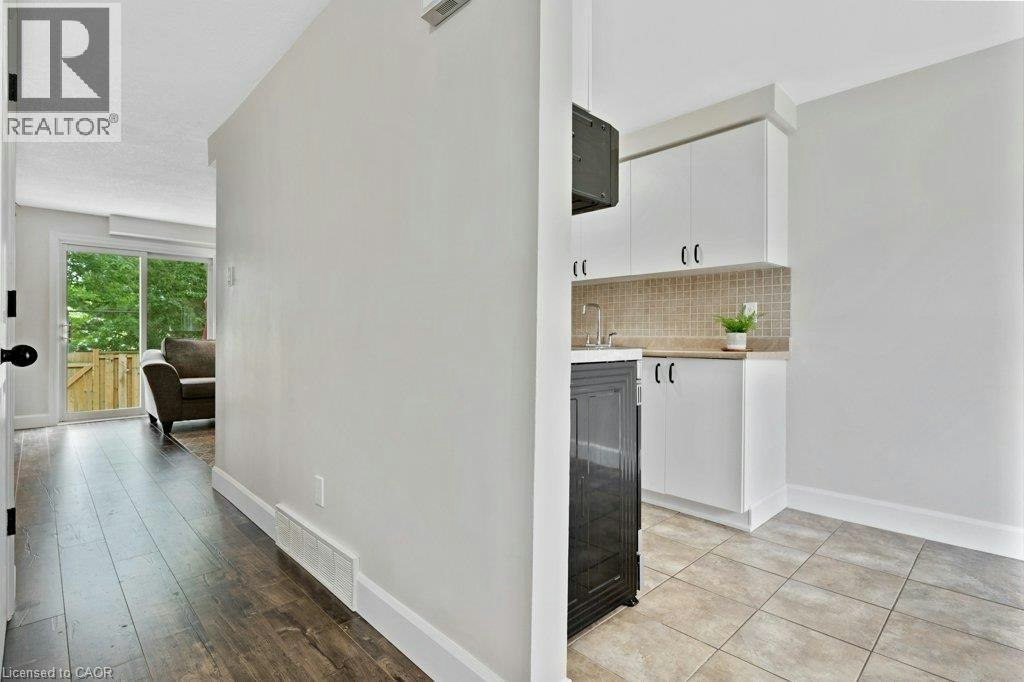22-700 Erinbrook Drive, Kitchener, ON, N2E 2S7 - 4