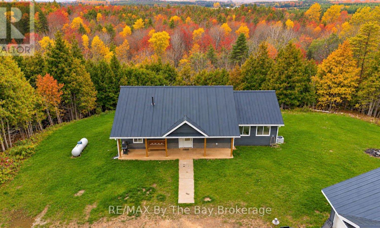 444557 8 Concession Road