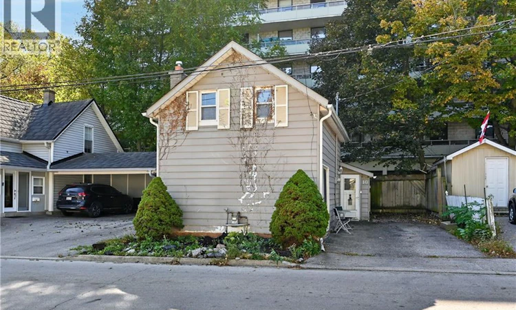10 Maple Avenue