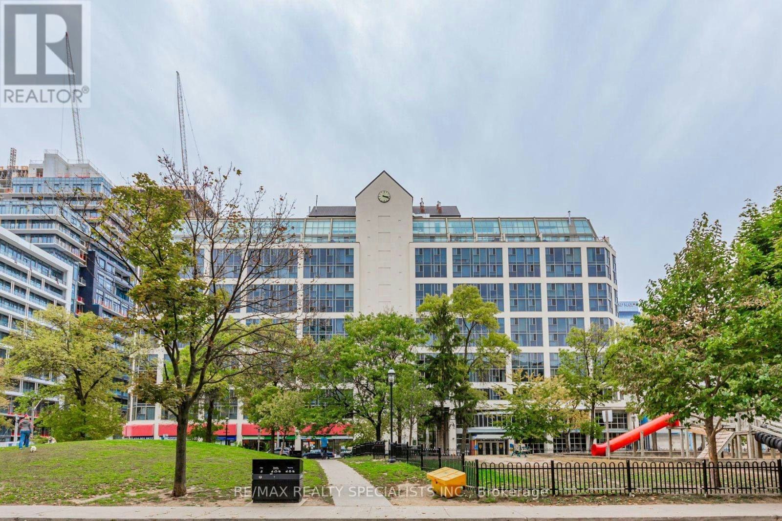 819-222 The Esplanade, Toronto, ON, M5A 4M8