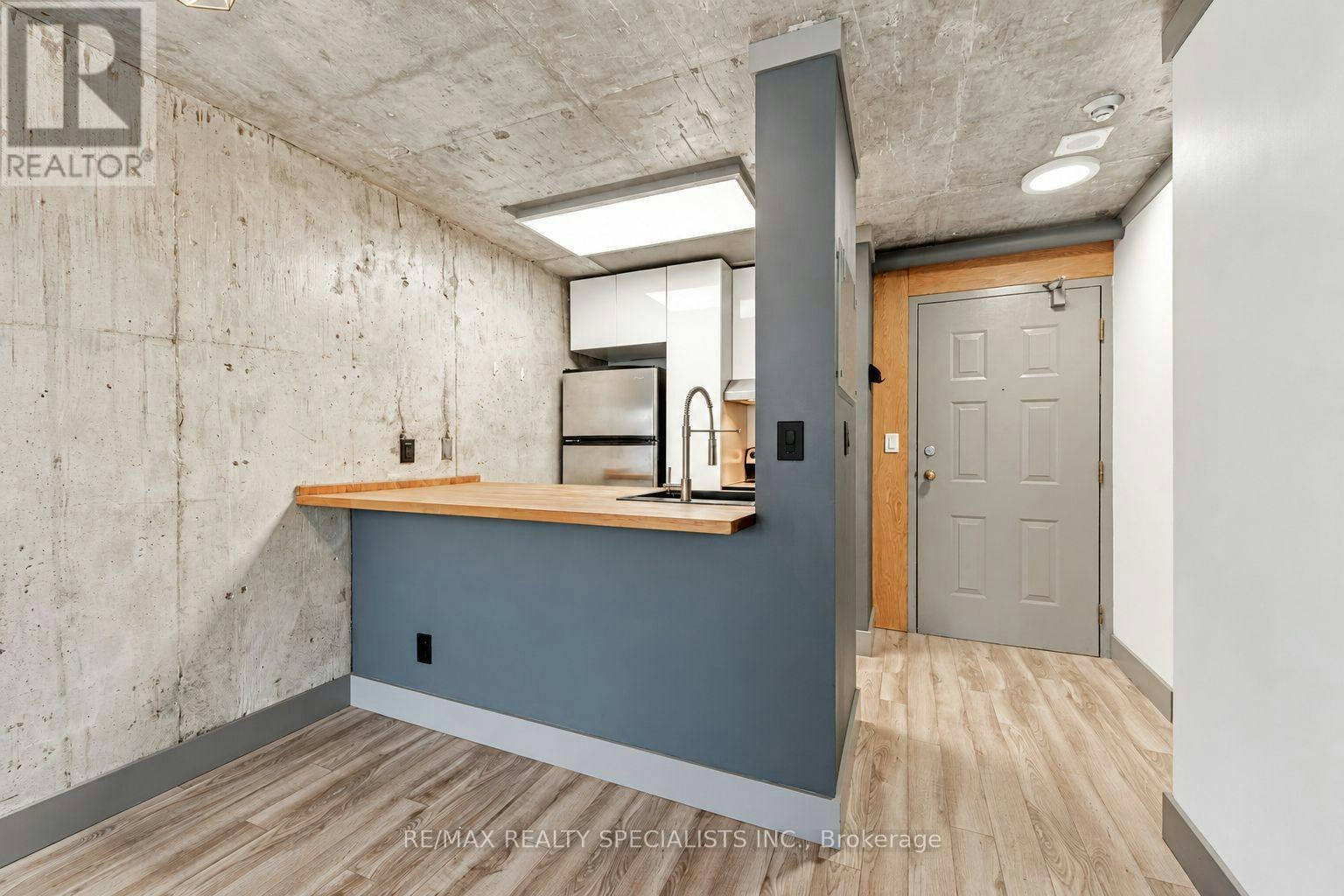 819-222 The Esplanade, Toronto, ON, M5A 4M8
