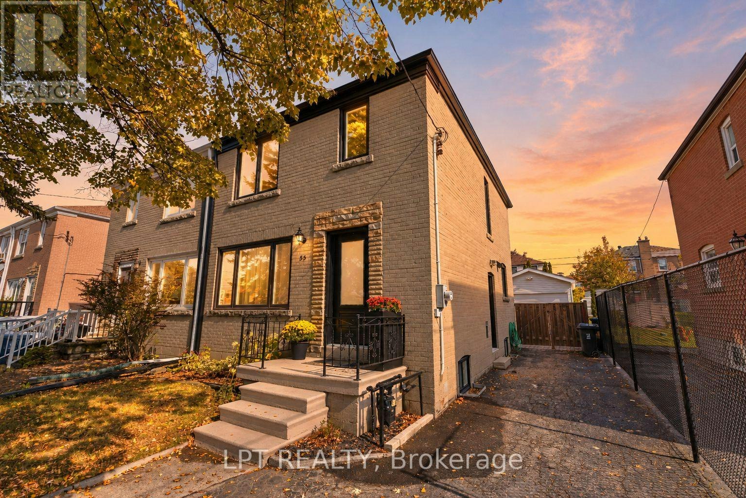 55 Laurel Avenue, Toronto, ON, M9B 4T1