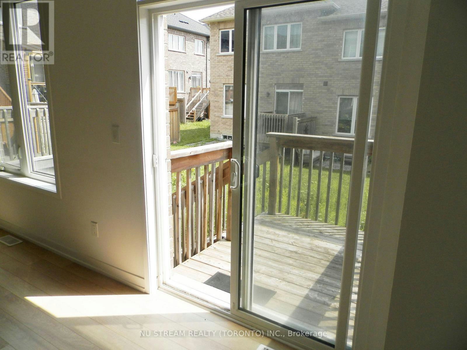 208 Harding Park Street, Newmarket, ON, L3Y 0E3 - 7