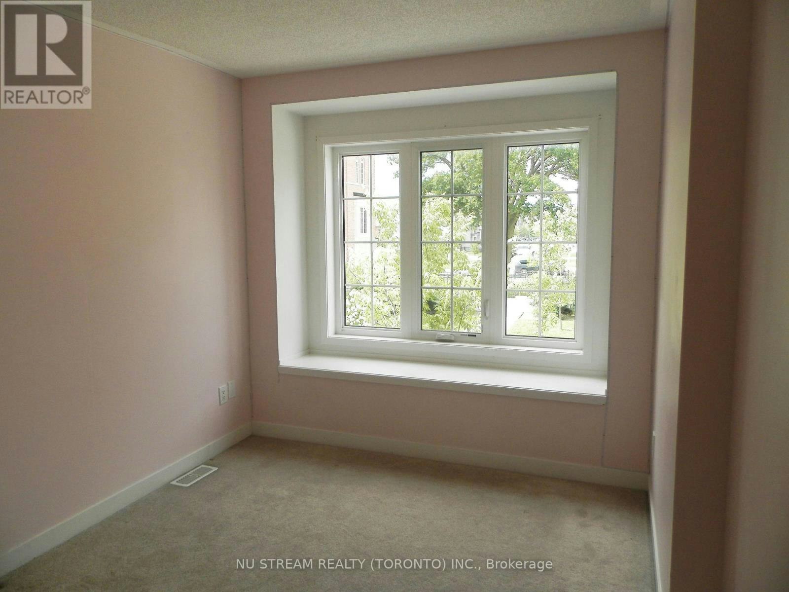 208 Harding Park Street, Newmarket, ON, L3Y 0E3 - 10