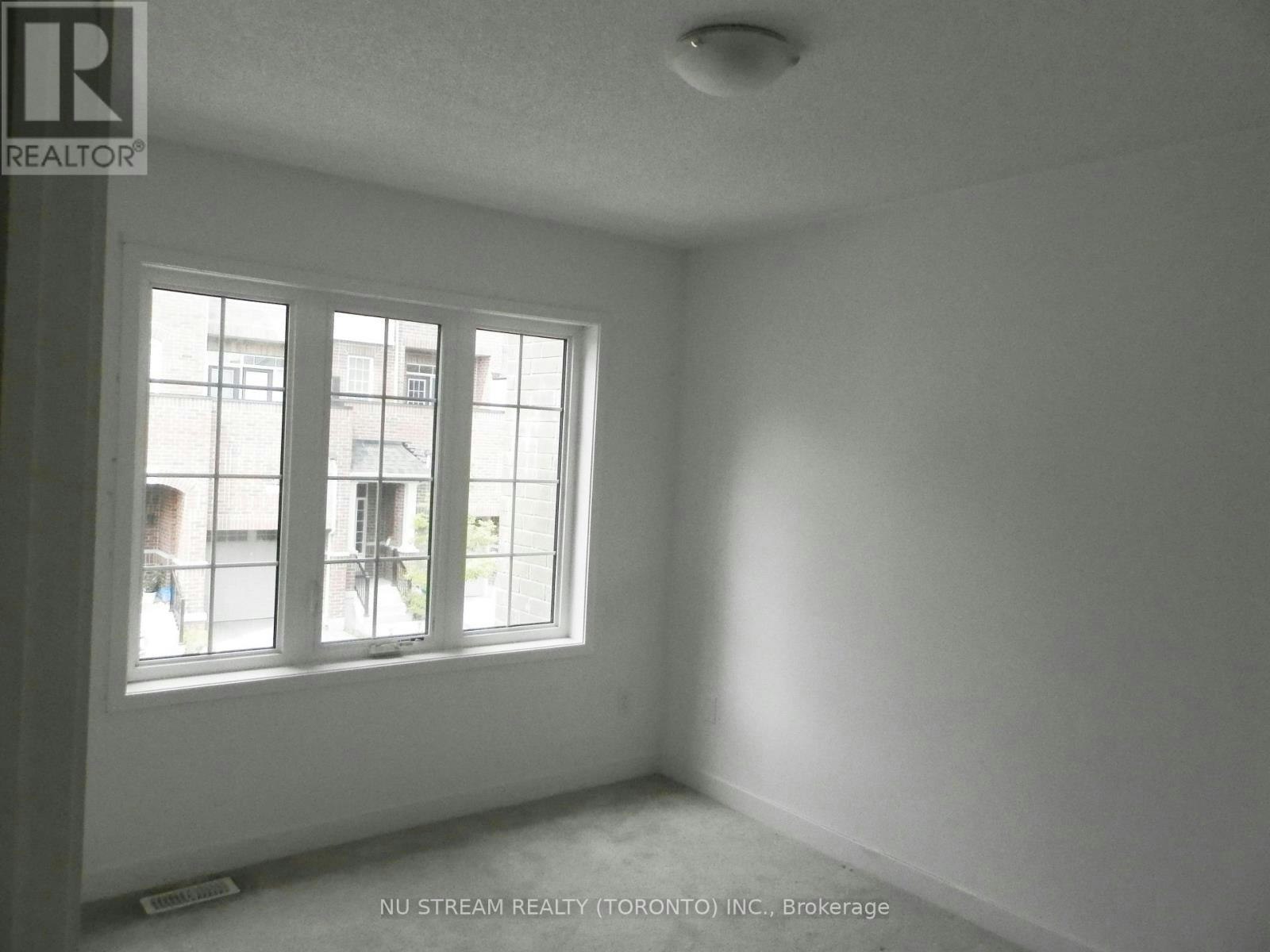 208 Harding Park Street, Newmarket, ON, L3Y 0E3 - 11
