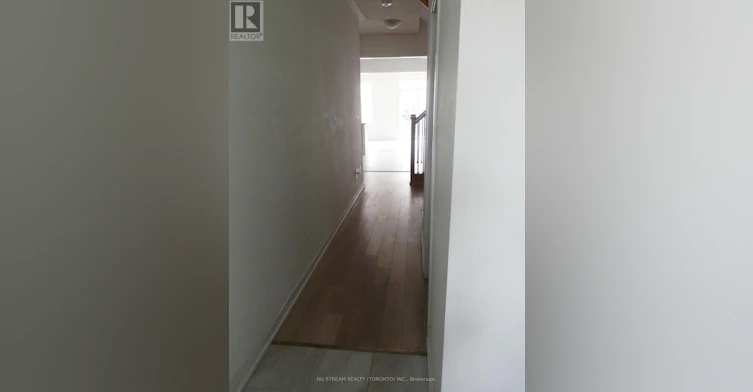 208 Harding Park Street, Newmarket, ON, L3Y 0E3 - 2
