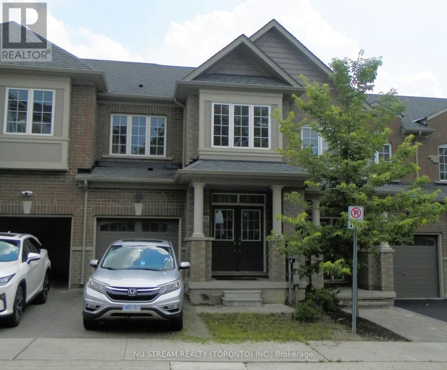208 Harding Park Street, Newmarket, ON, L3Y 0E3