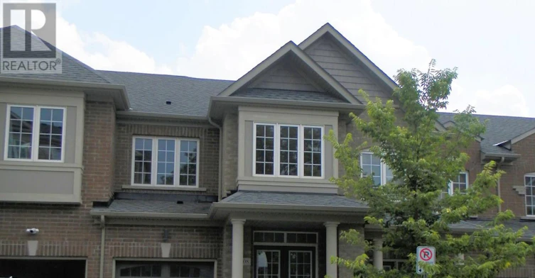 208 Harding Park Street, Newmarket, ON, L3Y 0E3