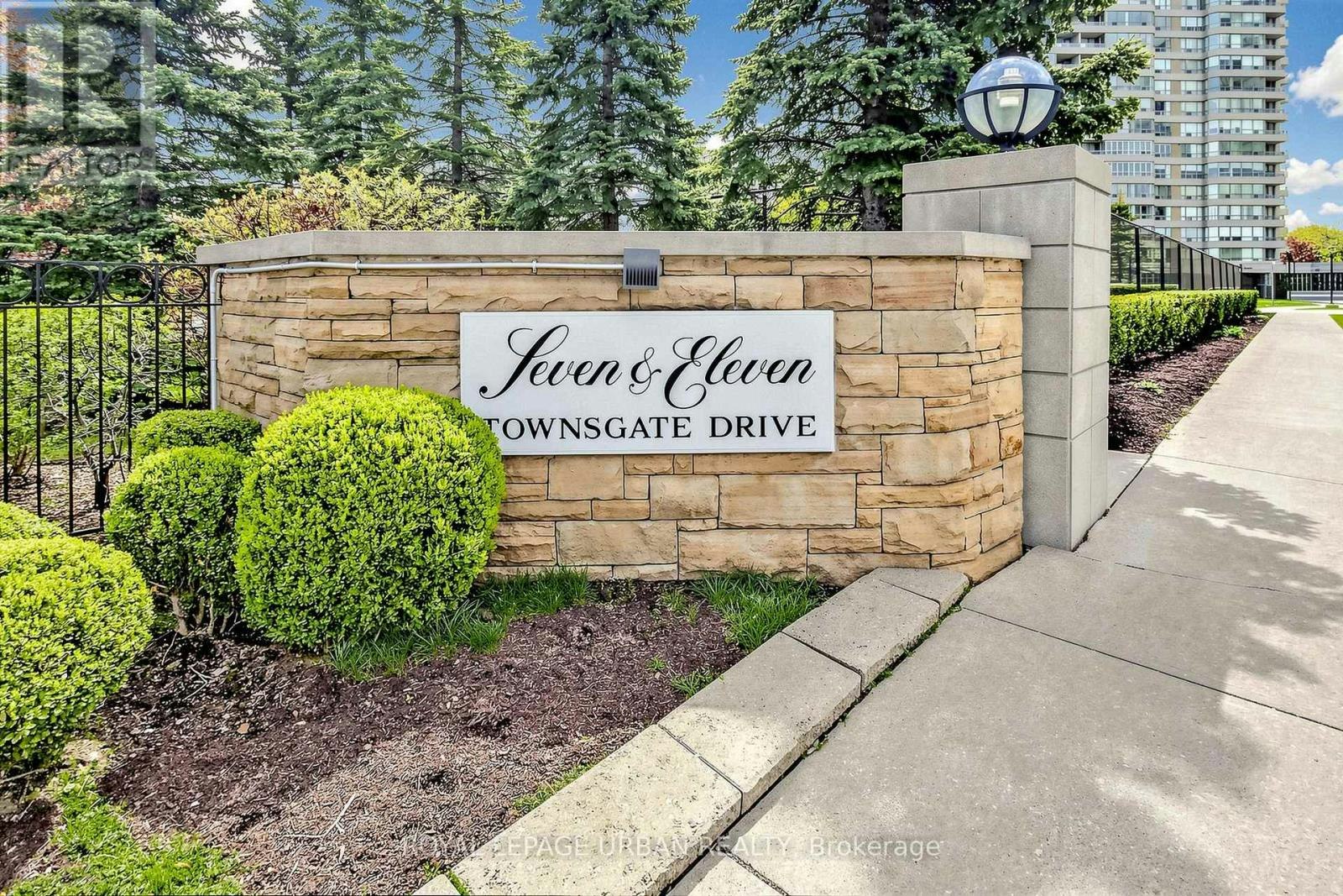 110-11 Townsgate Drive, Vaughan, ON, L4J 8G4
