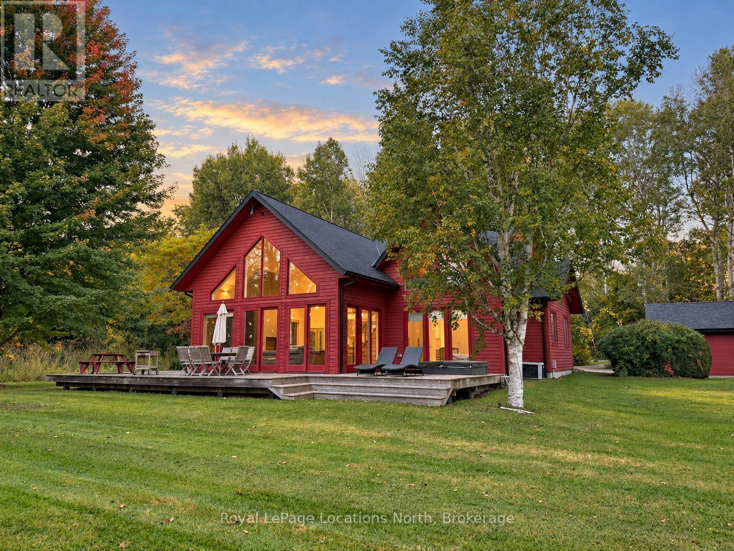 21 Buckingham Boulevard, Clearview, ON, L9Y 3Y9