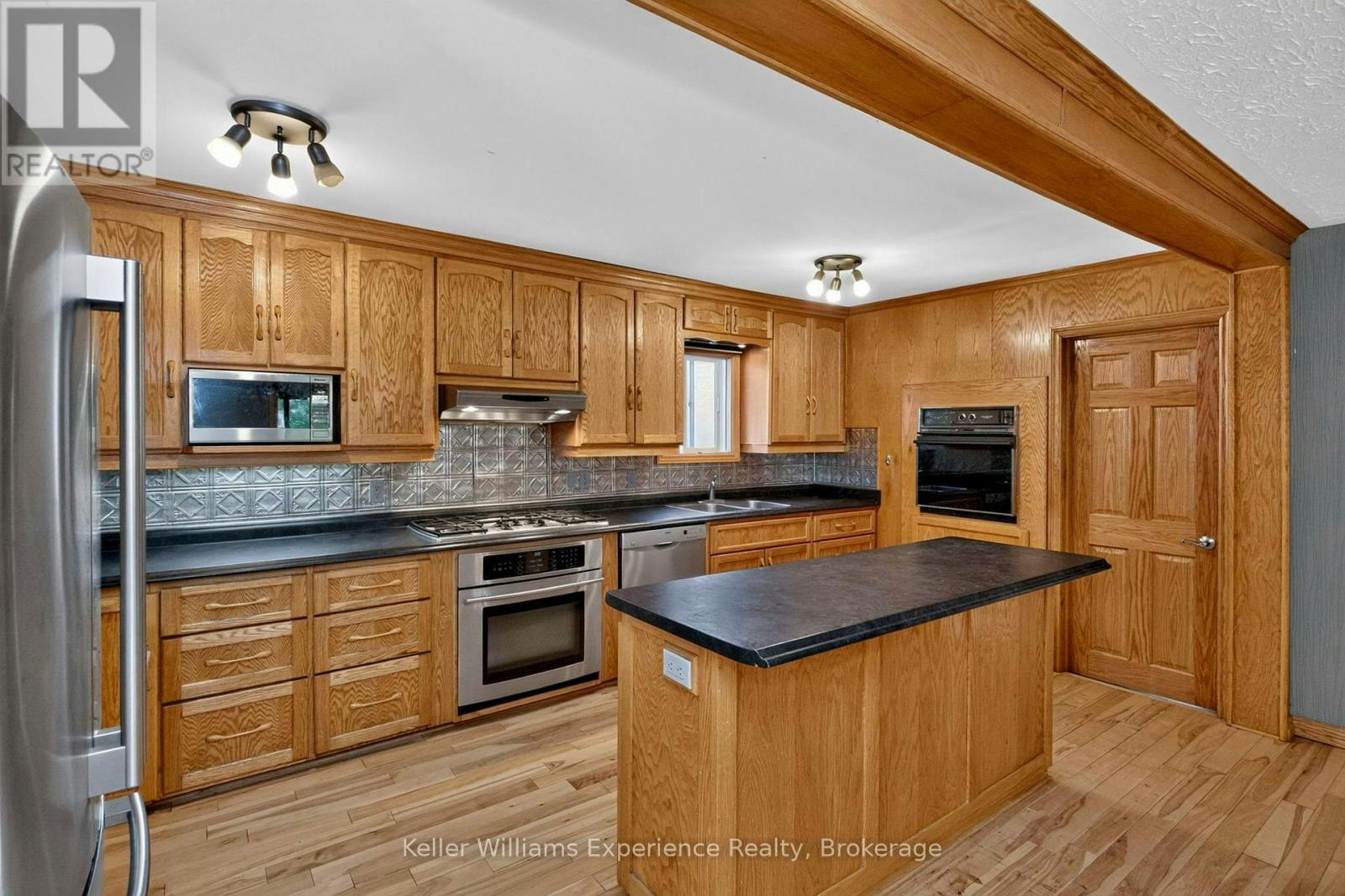 900 Champlain Road, Tiny, ON, L9M 0E3 - 29