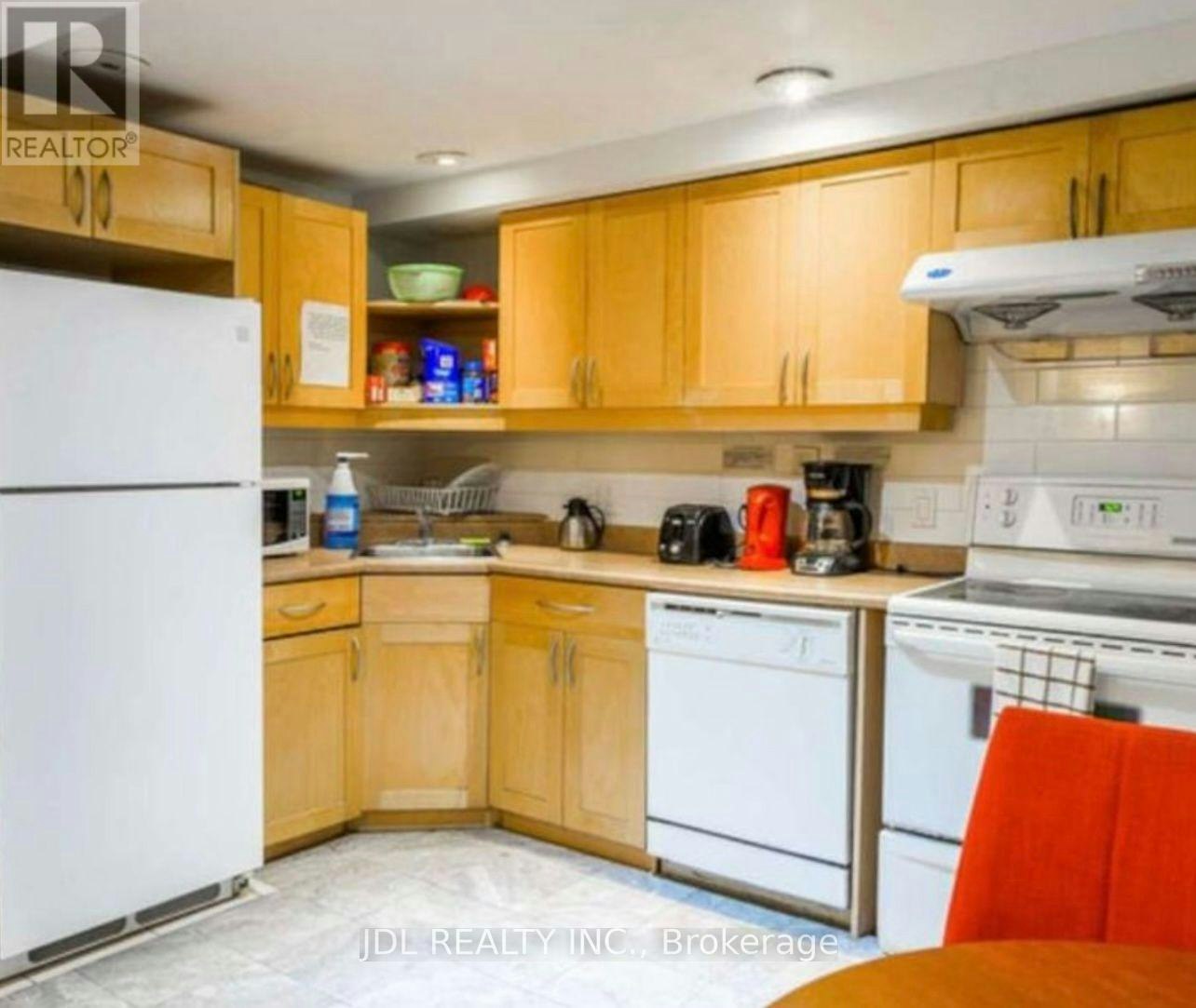 MASTER Room 2nd Floor 118 Shuter St Street, Toronto, ON, M5A 1V8 - 2