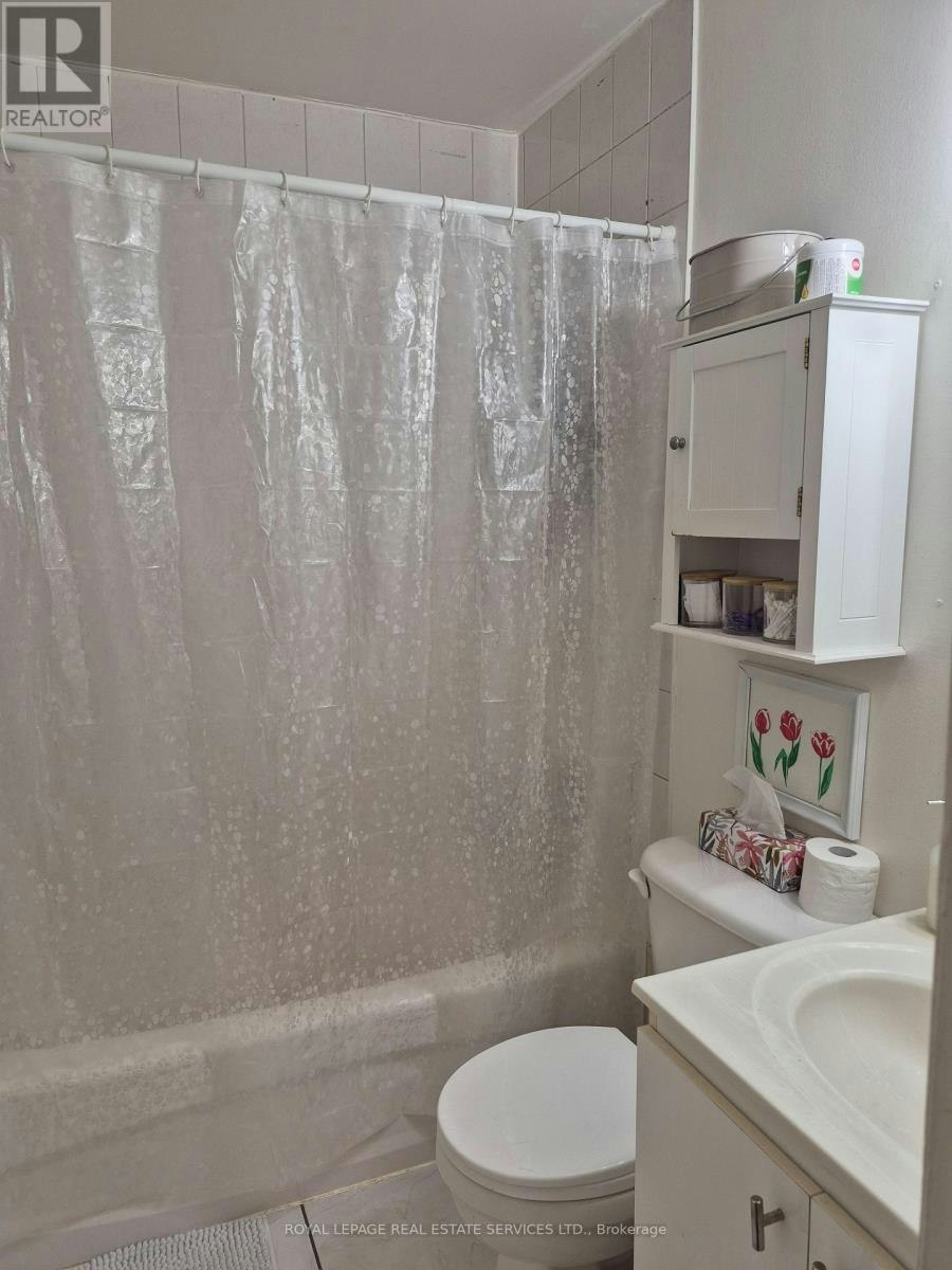 MAIN FLOOR-804 Bloor Street W, Toronto, ON, M6G 1L9 - 11