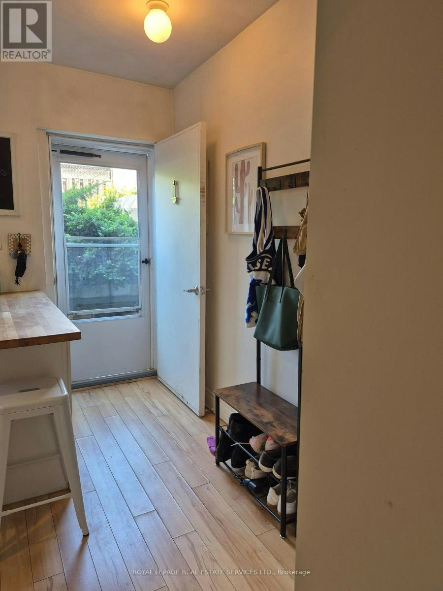 MAIN FLOOR-804 Bloor Street W, Toronto, ON, M6G 1L9 - 10