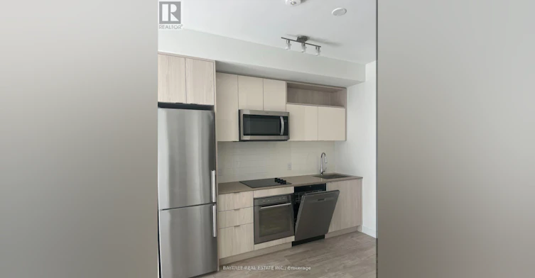 526 SE-60 Princess Street, Toronto, ON, M5A 2C7