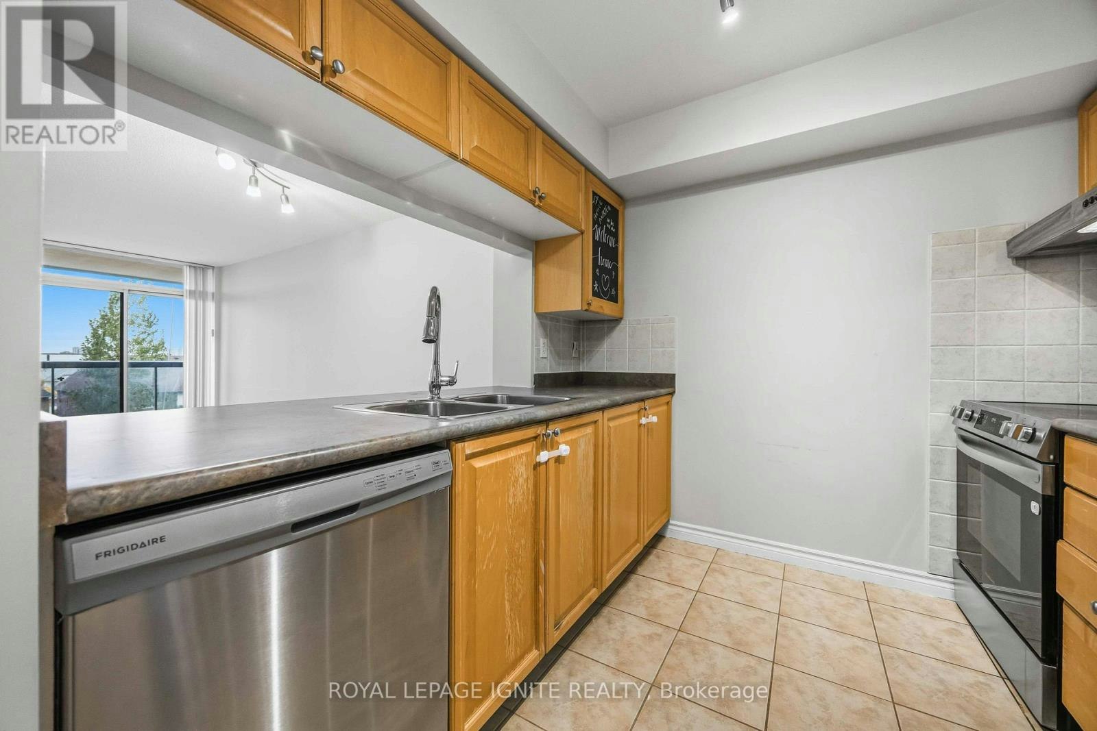 330-18 Mondeo Drive, Toronto, ON, M1P 5C8 - 16